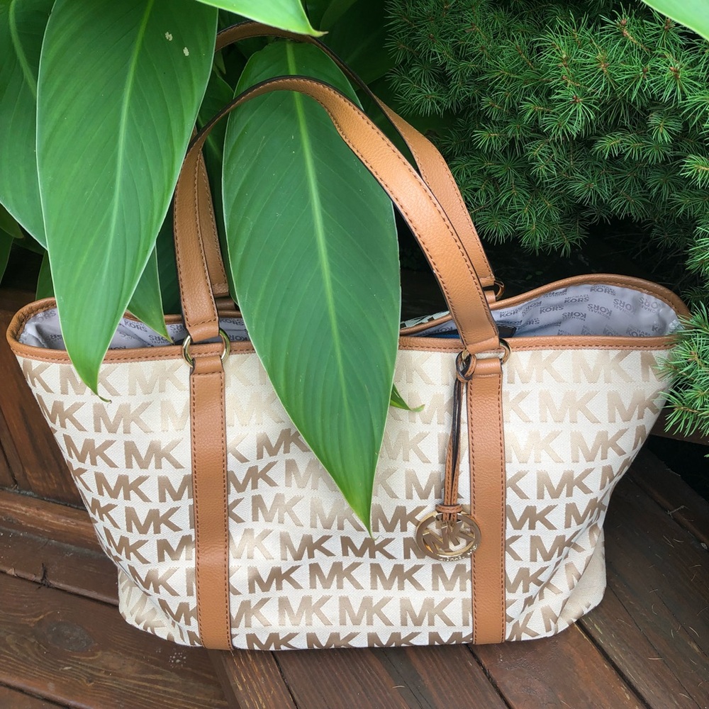 🌴HP🌴Michael Kors Large Bag 4/11/17 FINAL PRICE